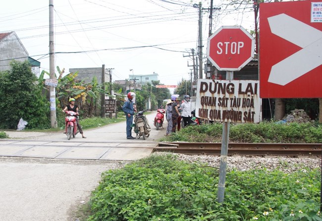 Lại xảy ra tai nạn đường sắt qua đường ngang dân sinh tại Đồng Nai khiến 2 thanh niên tử vong.(Thời sự đêm 24/02/2017)